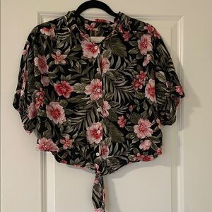 American Eagle - Pink Cropped Hawaiian Shirt with Tie-Front L